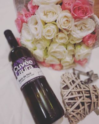 #wine #cuvee #saintlaurent #pinotnoir #whitewine #heart #love #flowers #velantine #valentyn #winetime #wineoclock...
